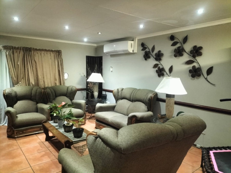 2 Bedroom Property for Sale in Heuwelsig Free State